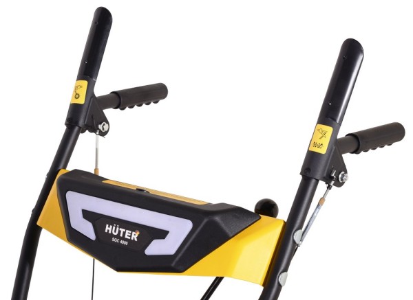 Снегоуборщик Huter SGC 4000 колесный, самоходный, 7л.с., ковш 56x42см, 4 вперед / 2 назад, руч старт