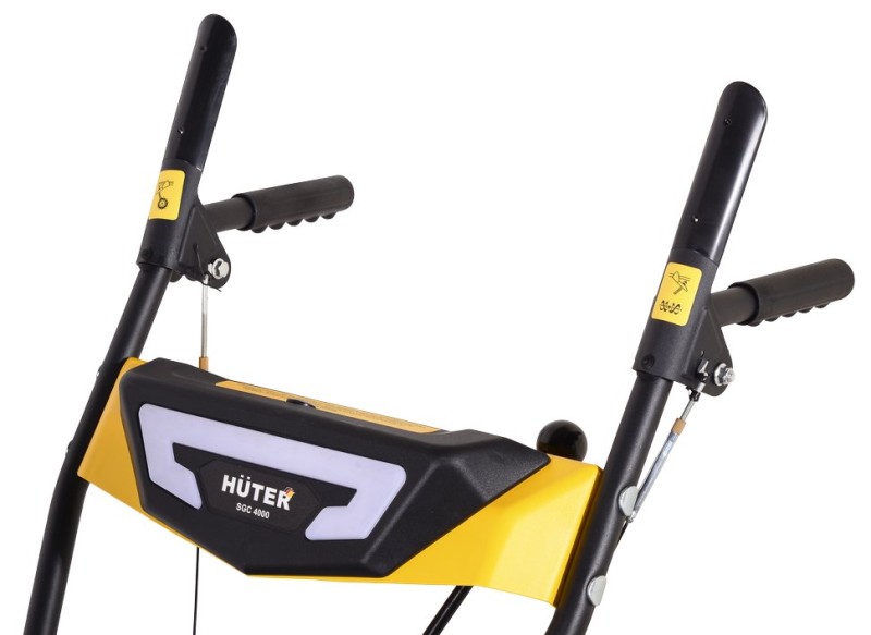 Снегоуборщик Huter SGC 4000 колесный, самоходный, 7л.с., ковш 56x42см, 4 вперед / 2 назад, руч старт